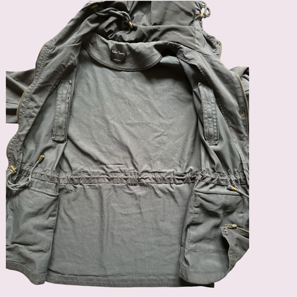 Women’s Cargo Jacket with Hood - Picture 14 of 15